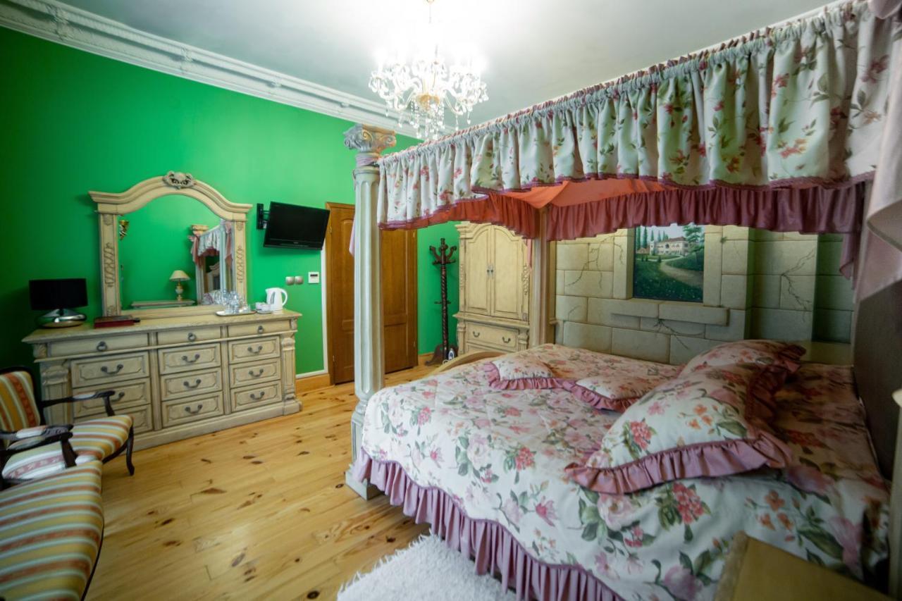 Zamek Dubiecko Hotel Buitenkant foto