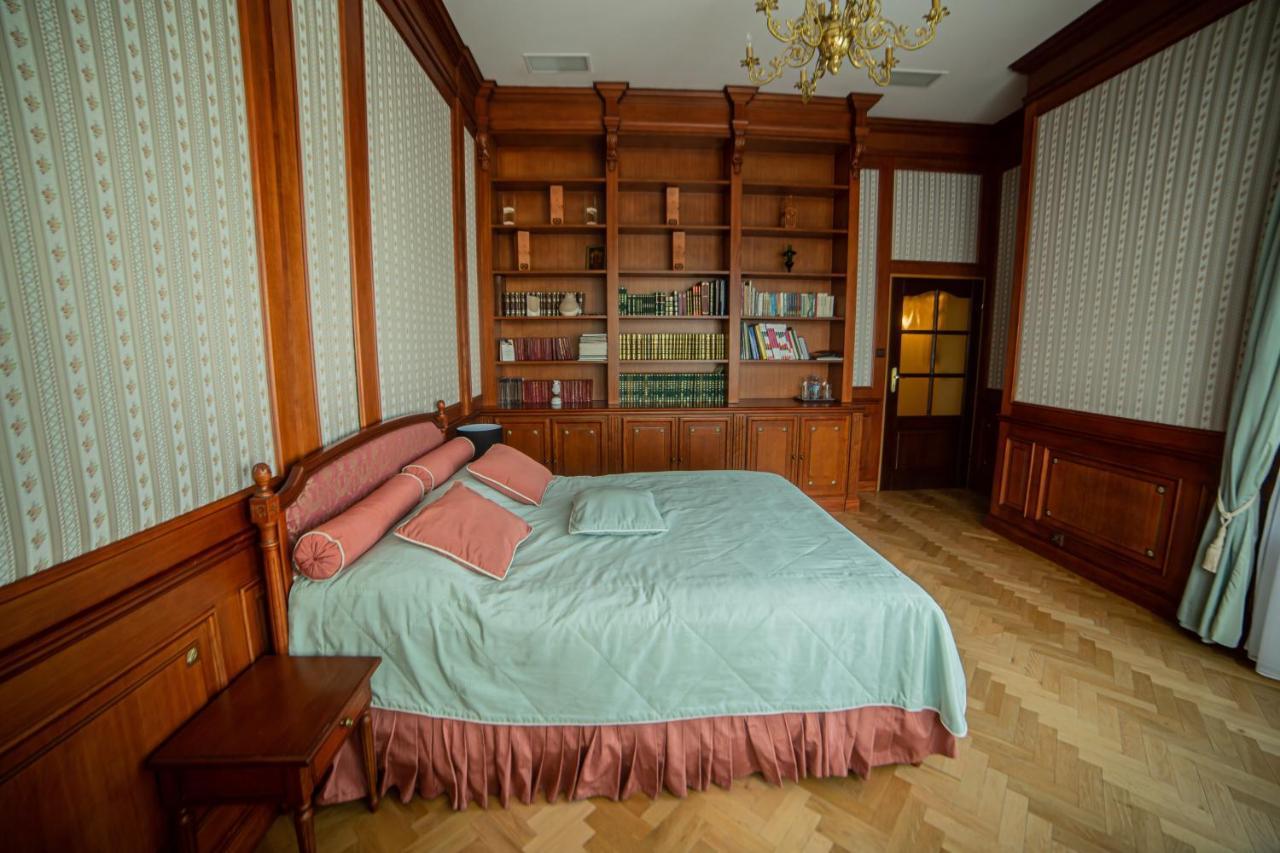 Zamek Dubiecko Hotel Buitenkant foto