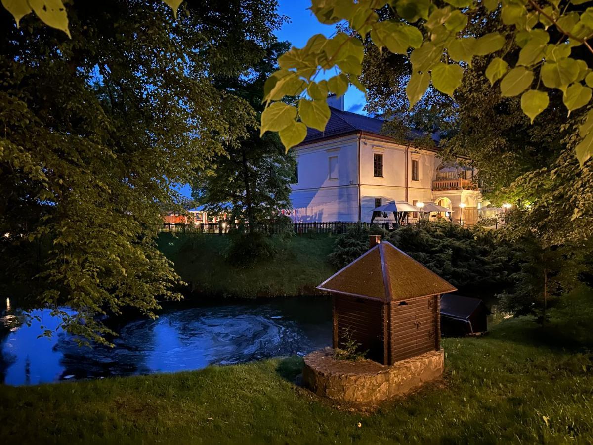Zamek Dubiecko Hotel Buitenkant foto