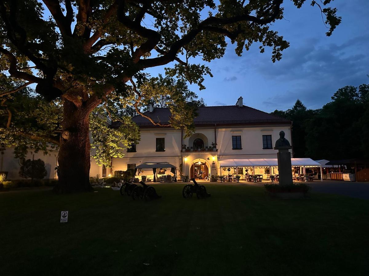 Zamek Dubiecko Hotel Buitenkant foto