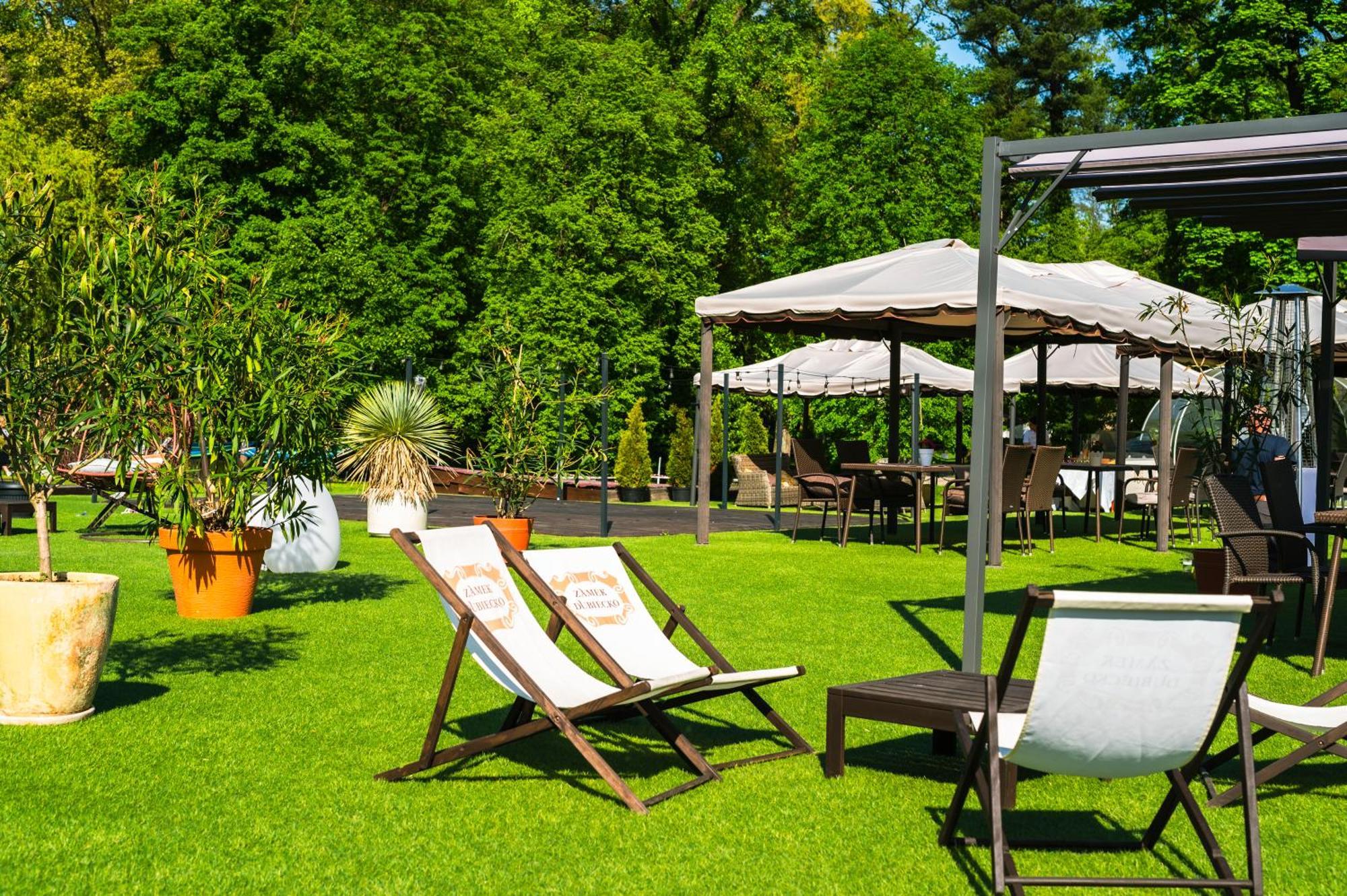 Zamek Dubiecko Hotel Buitenkant foto